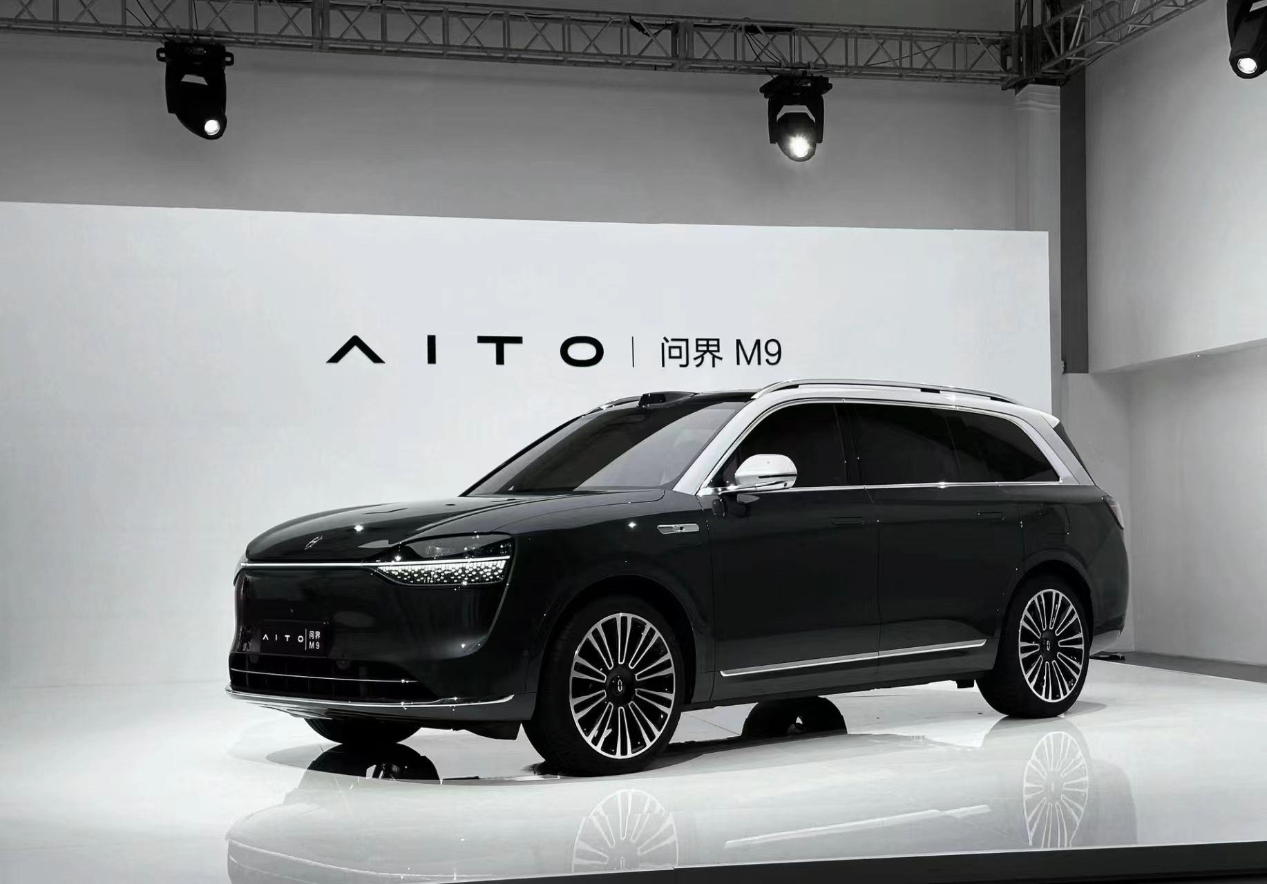 问界 M9